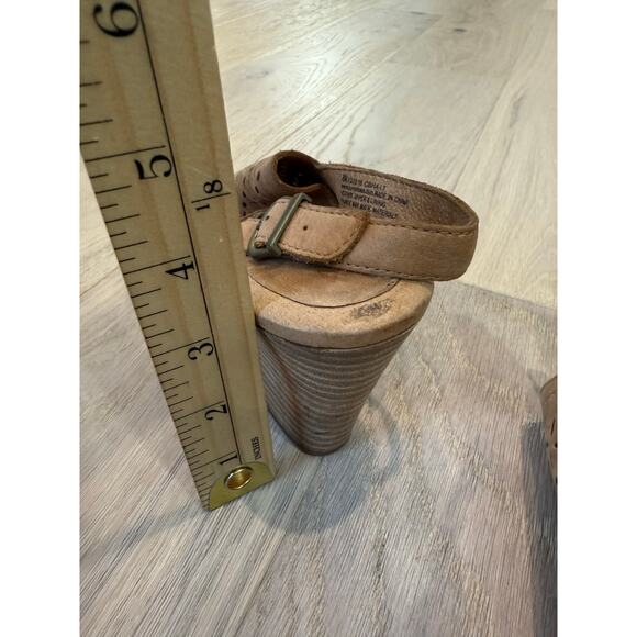 Born Sandals Women 8 Tan Slingback Peep Toe Perforated Boho Comfort Neutral - Picture 8 of 9